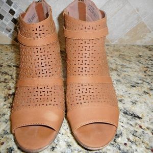 Easy Street Tan Ankle Booties Size 8M